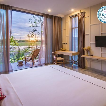 Navela Hotel & Convention Ratchaburi Экстерьер фото