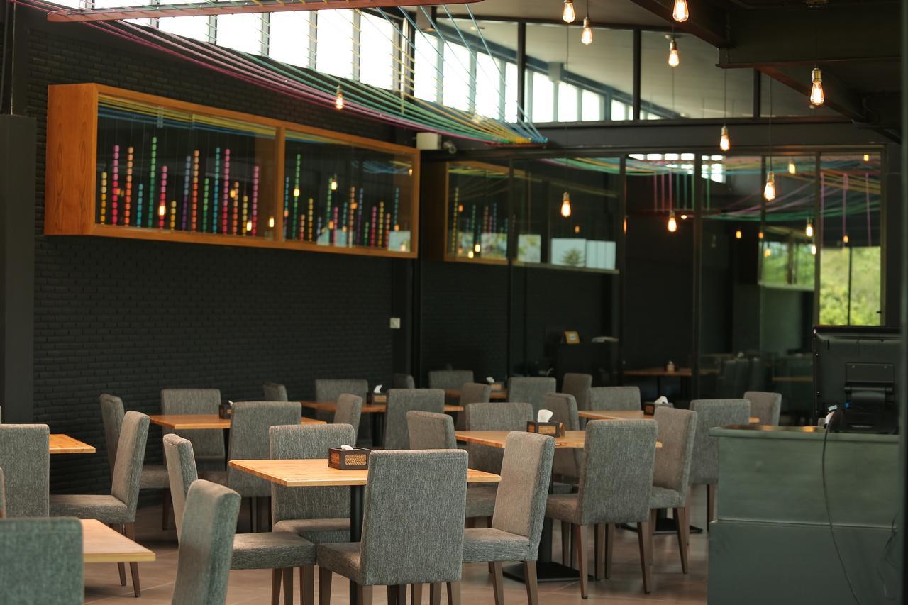 Navela Hotel & Convention Ratchaburi Экстерьер фото
